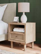 Load image into Gallery viewer, Cielden Queen Panel Bed with Mirrored Dresser, Chest and Nightstand
